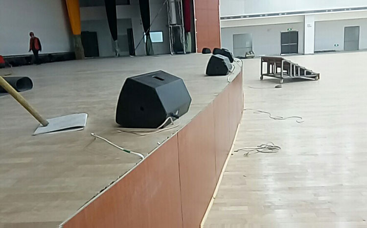 主輔龍骨結構籃球館木地板多少錢一平？