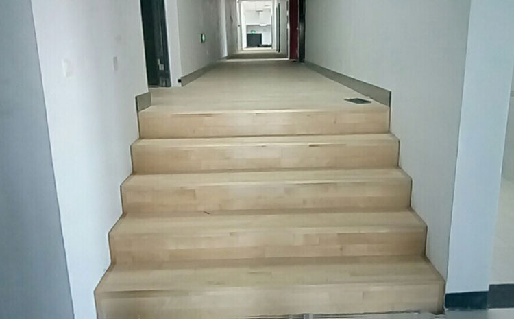 成都運(yùn)動(dòng)木地板多少錢一平方