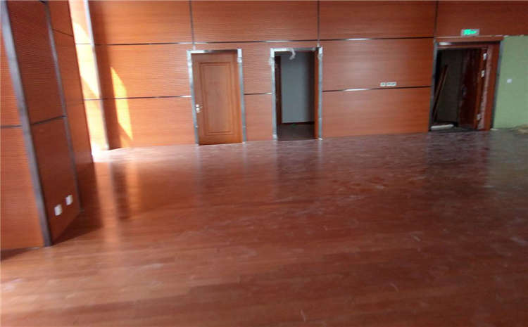 22mm厚排球館木地板一般多少錢？