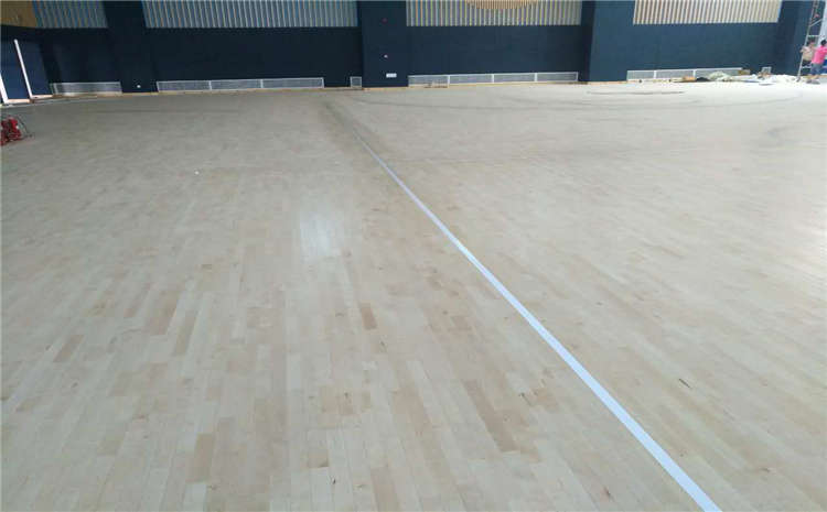 羽毛球館木地板供應(yīng)商怎么選？