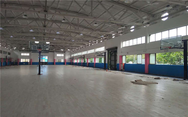 所有的體育場館都應(yīng)鋪楓木運動地板么？