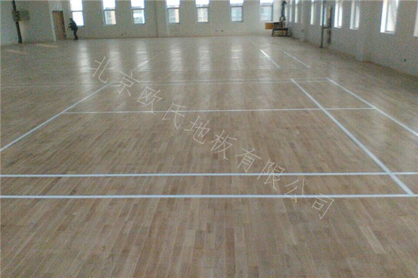 徐州北辰小學(xué)羽毛球運(yùn)動(dòng)木地板案例圖 徐州北辰小學(xué)羽毛球運(yùn)動(dòng)木地板案例圖