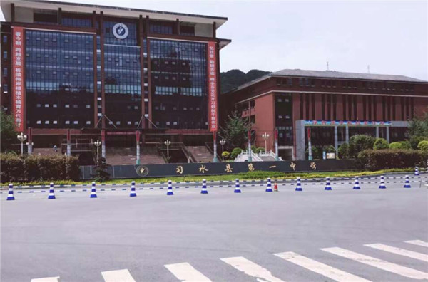 貴州省遵義市習(xí)水縣**中學(xué)籃球館木地板案例 貴州省遵義市習(xí)水縣**中學(xué)籃球館木地板案例