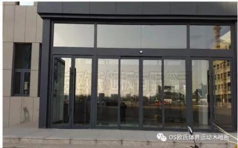 內(nèi)蒙古烏海雙欣電廠籃球館木地板成功案例 內(nèi)蒙古烏海雙欣電廠籃球館木地板成功案例