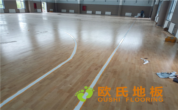 新疆克拉瑪依市獨(dú)山子虹園小區(qū)體育館木地板項(xiàng)目-歐氏運(yùn)動(dòng)木地板