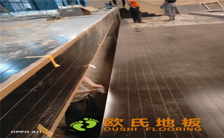 河北廊坊益田同文學(xué)校舞臺木地板-歐氏運動木地板