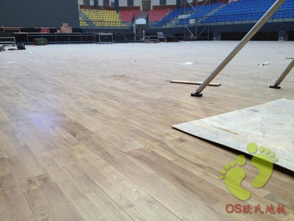 璧山中學體育館運動木地板鋪設